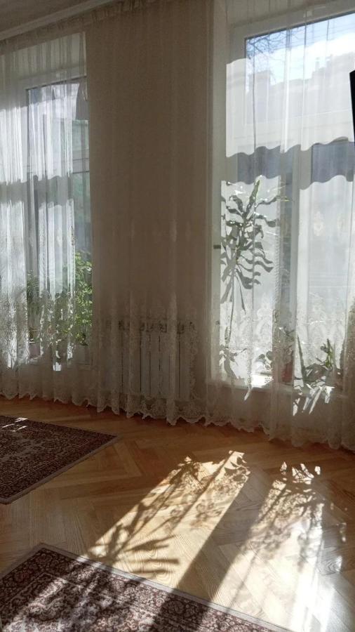 Світла Затишна Квартира В Центрі Біля Оперного Театру З Балконом, Який Виходить У Тихий Львівський Дворик Lviv Exterior foto